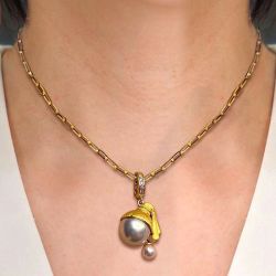 Golden Round Cut Pearl Pendant Necklace For Women