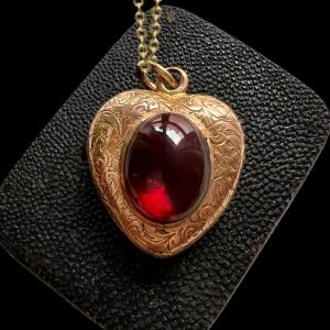 Vintage Oval Cut Cabochon Garnet Sapphire Heart Pendant Necklace For Women